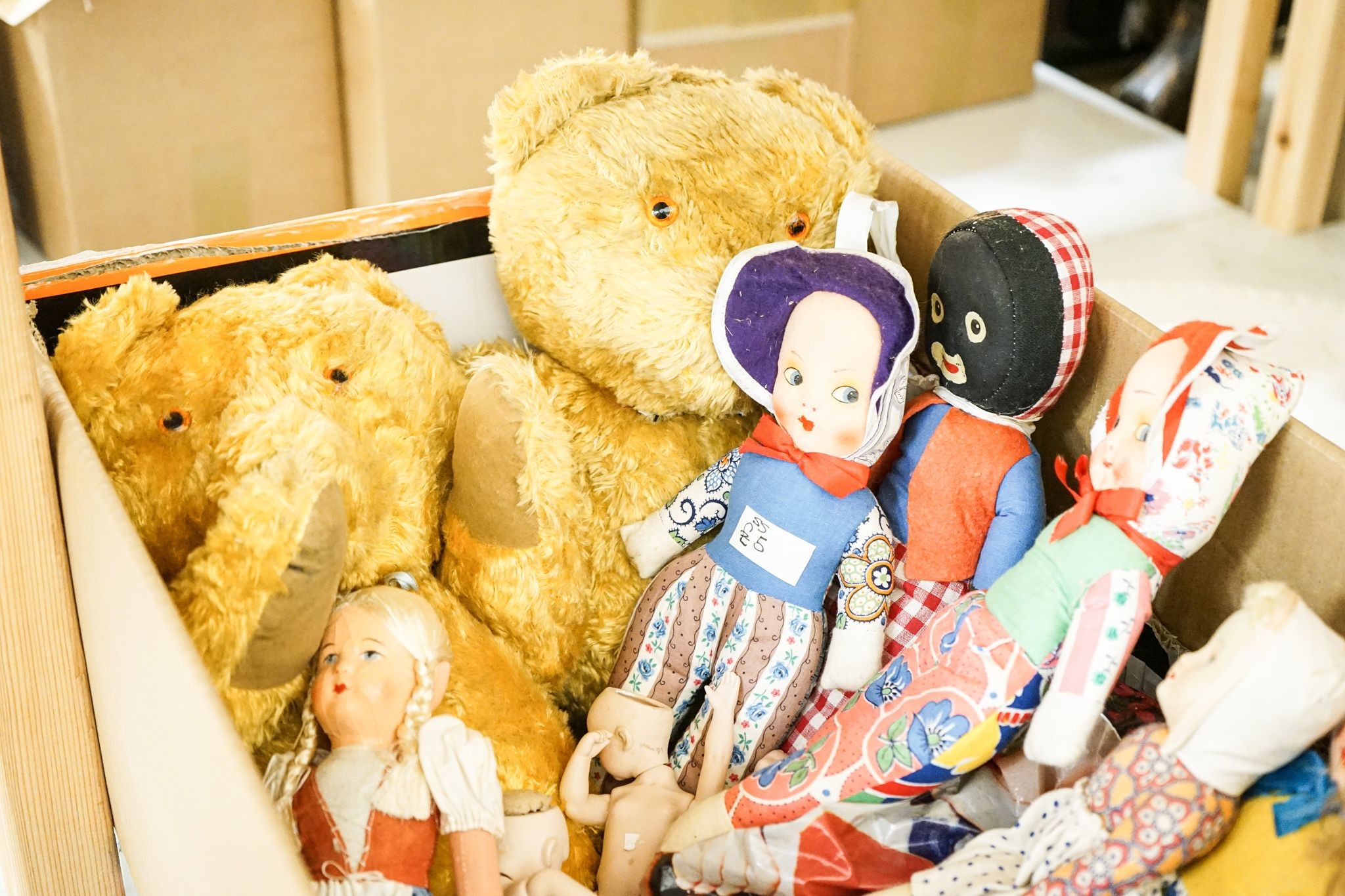A quantity of mixed dolls, teddy bears and puppets